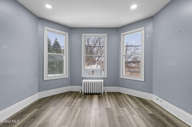Building Photo - 21 120th St