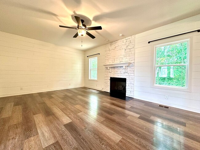 Building Photo - 1040 Harrison Way