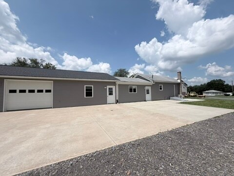 Building Photo - 8690 PA-25