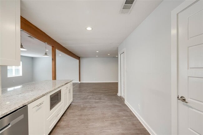 Building Photo - 5402 Chevy Cir