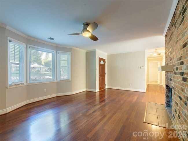 Building Photo - 709 Cooper Dr