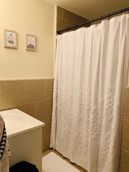 Building Photo - 1324 Locust St