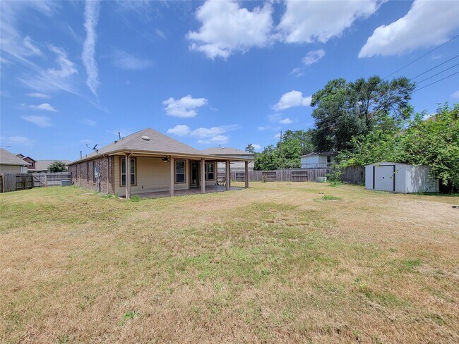 Building Photo - 14202 Persimmon Woods Dr