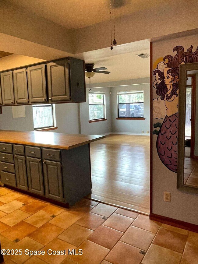 Building Photo - 2310 Pineapple Ave