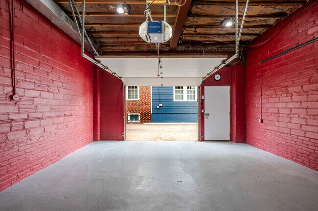 Building Photo - 1801 Otis St NE