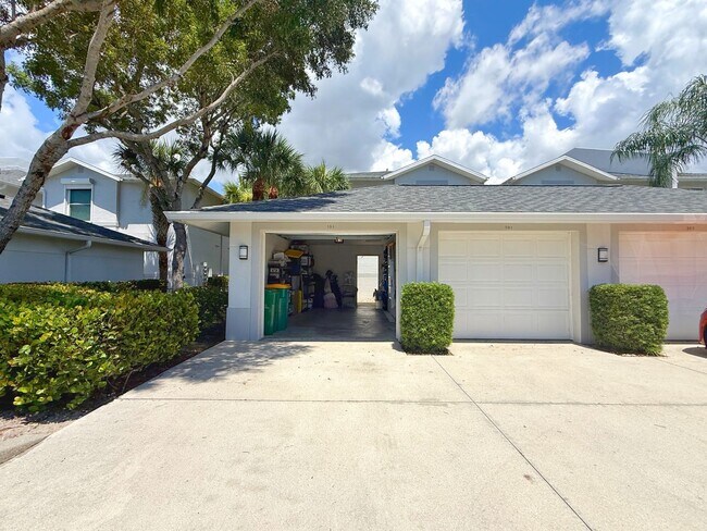 Building Photo - 1310 Charleston Square Dr