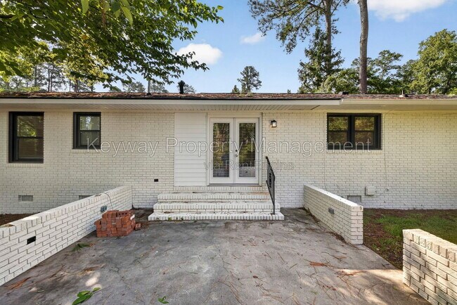Building Photo - 3007 Stratford Dr