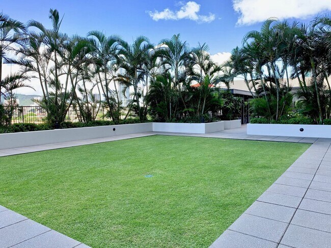 Building Photo - 1009 Kapiolani Blvd