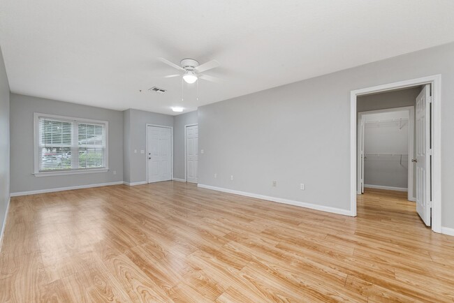 Building Photo - 2 Bedroom 2 bathroom  Condominium.