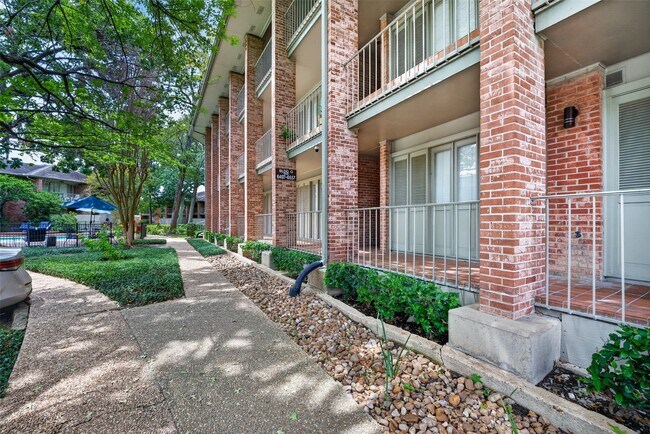 Building Photo - 6547 Bayou Glen Rd