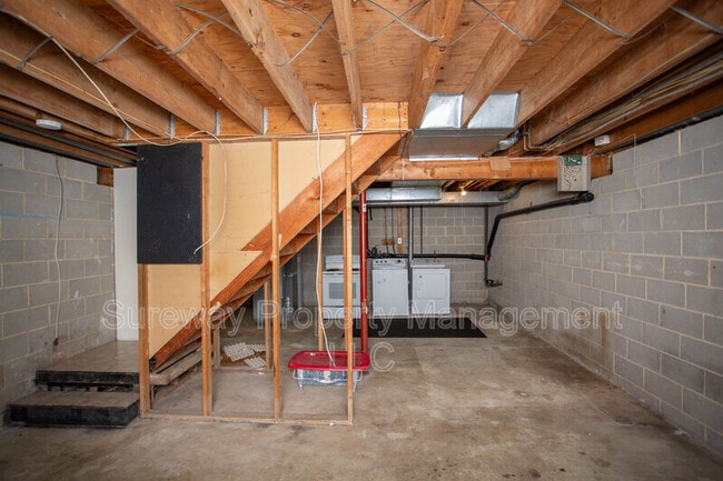 Building Photo - 5729 Irving Ave