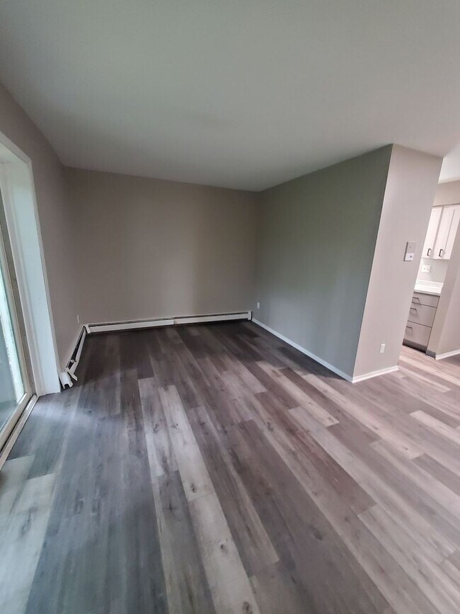 Interior Photo - 1710 Elder St. (10 Unit)