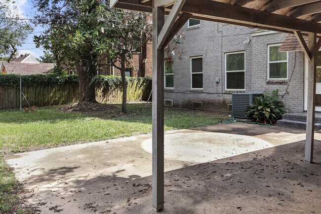 Building Photo - 3321 Charleston St