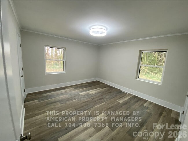 Building Photo - 1830 Hollywood Dr