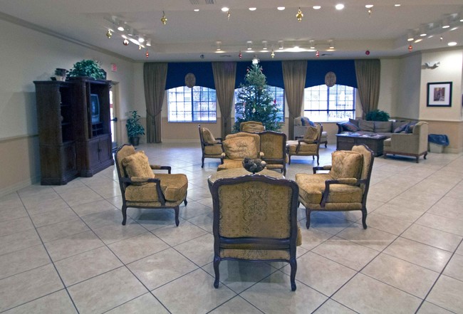 Building Photo - Colonial Park - Senior Living Community