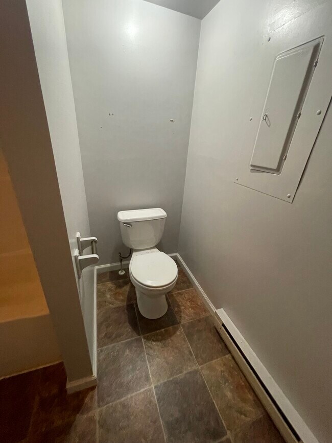 Building Photo - 201 W Main St