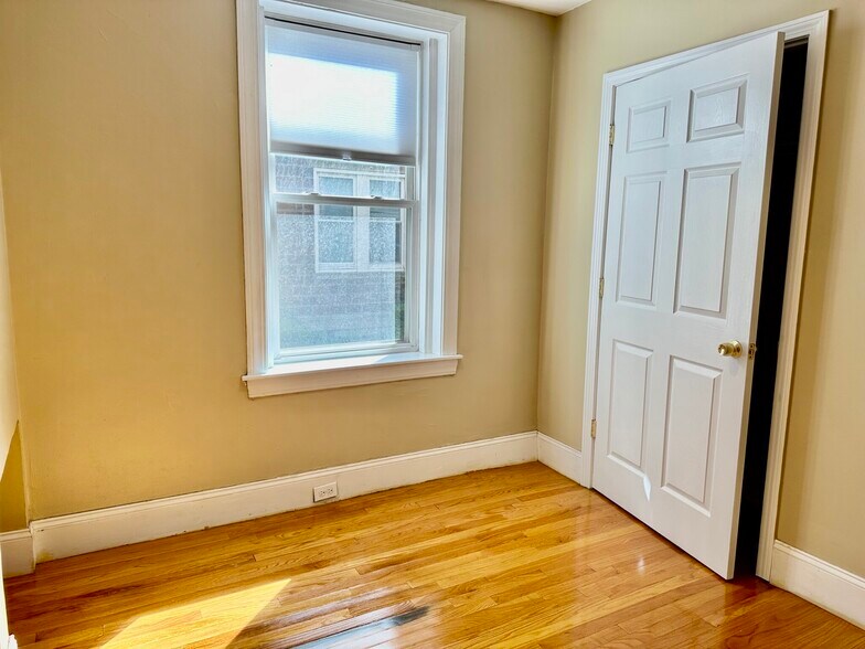 Building Photo - 328 St Paul St