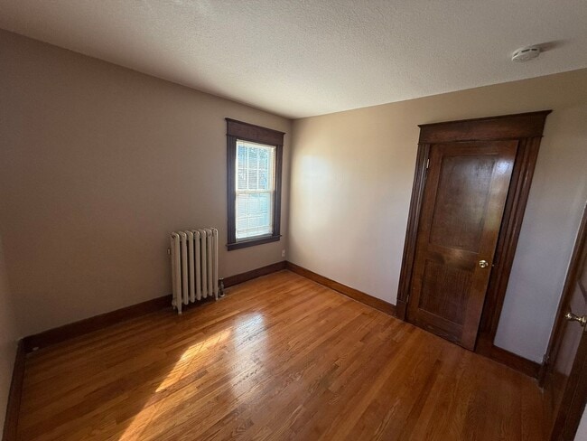 Building Photo - 565-567 East Street