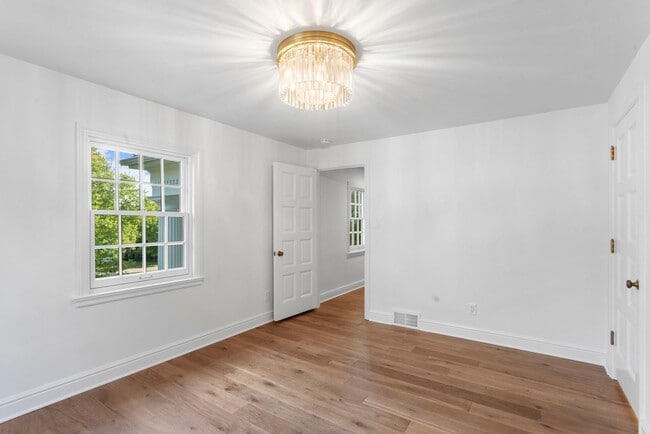 Building Photo - Elegant Fox Chapel 4-Bedroom, 3.5-Bath Home