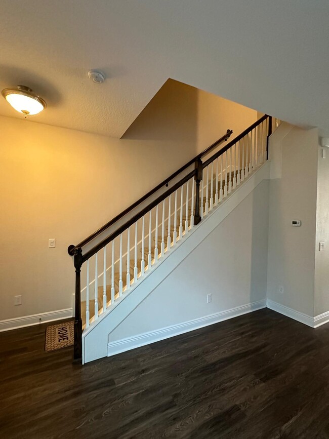 Building Photo - 6549 Calamondin Dr