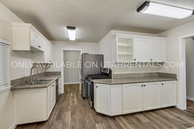 Building Photo - 330 S 1080 E