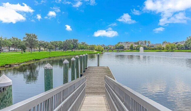 Building Photo - ELITE Townhome on Market Common! Move in ready! Make it YOURS for the Holidays!