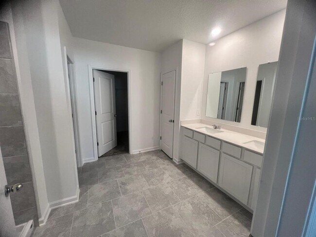 Building Photo - 4964 Worchester Dr