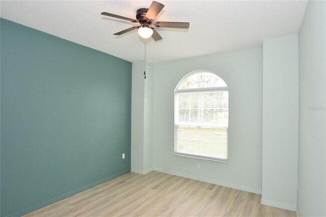 Building Photo - 2 Rae Pl