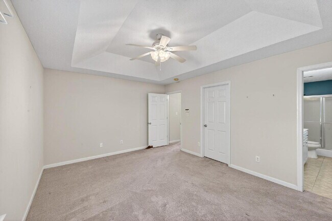 Building Photo - Lovely Patio Home with Sunroom!