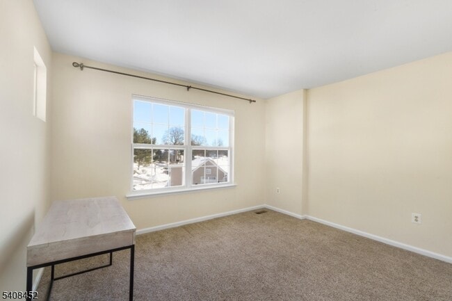 Building Photo - 12 Woodmont Dr