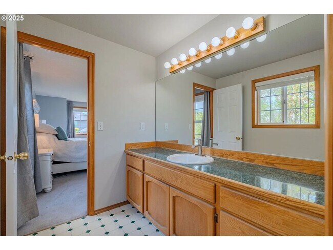 Building Photo - Spacious 4BR, 3 Bath House in Felida