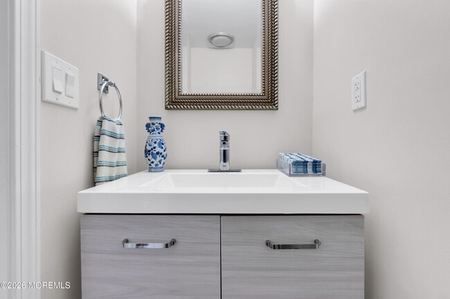 Building Photo - 160 Main St