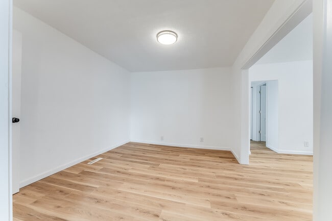 Building Photo - 2112 Gould Ave