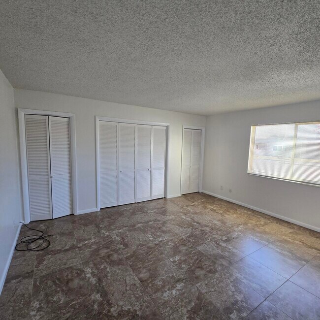 Building Photo - 1305 Rio Rancho Blvd SE