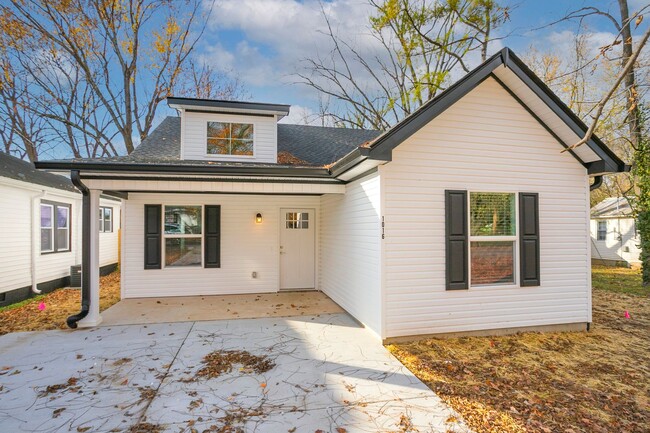 Building Photo - Charming Gallatin Home!