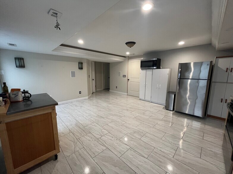 Building Photo - 2771 S Ivy Ln