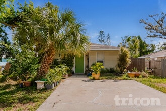 Building Photo - 808 4th Ave W