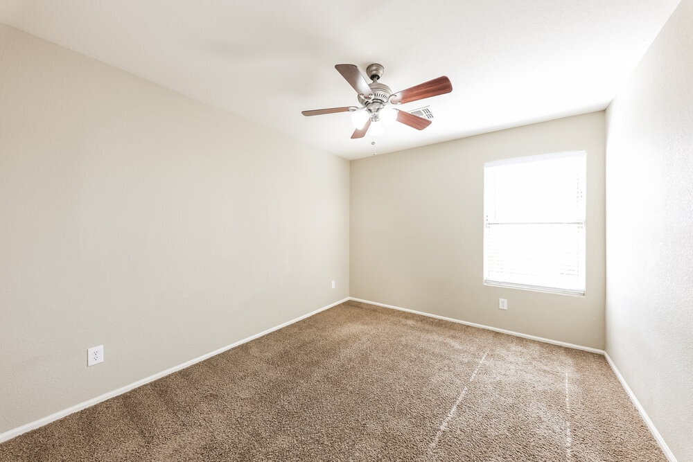 Building Photo - 2319 W Running Deer Trl