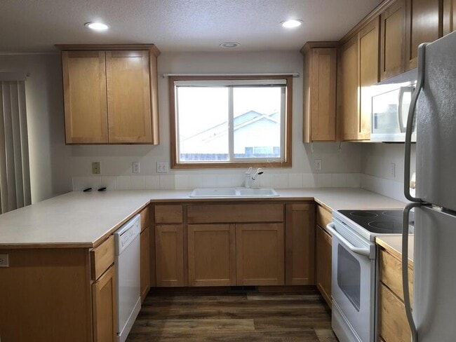 Building Photo - 2955 NW 9th Ln