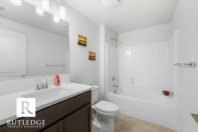 Building Photo - 3 Bedroom 2 Bath Home in Medford!