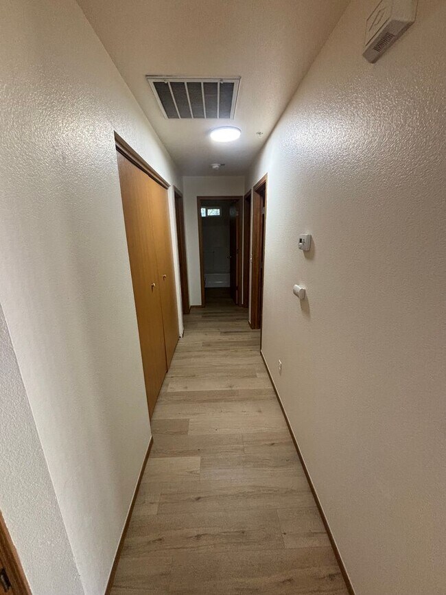 Building Photo - 211 N Lava