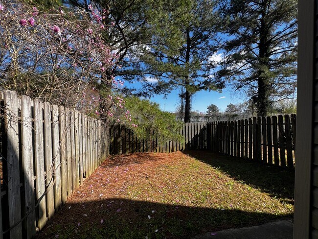 Building Photo - Great Bridge Townhouse For Rent
