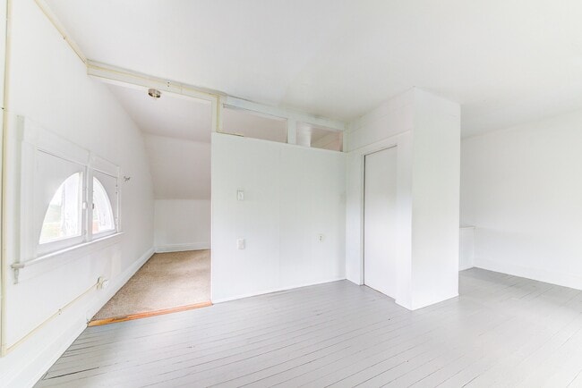 Building Photo - AVAILABLE AUGUST 2026 - Spacious Renovated 4 Bedroom, 1.5 Bath Home w/ AC!