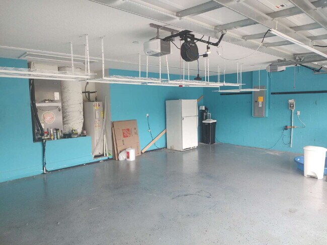 Building Photo - "Spacious 4-Bedroom with 3 Full Baths - 2,...