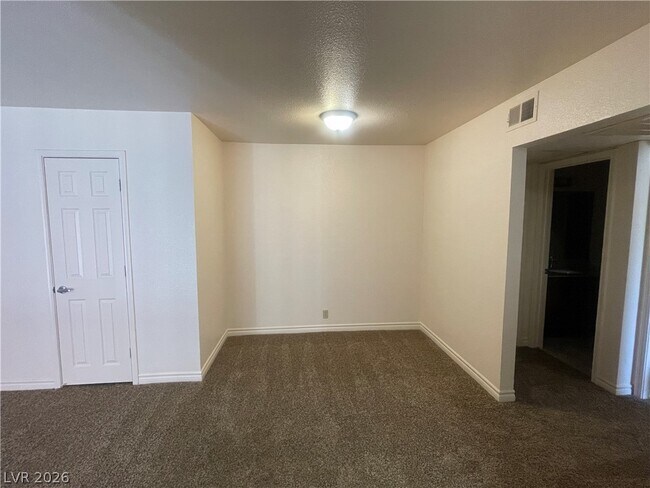 Building Photo - 5350 River Glen Dr
