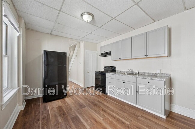 Building Photo - 2708 W 7th St