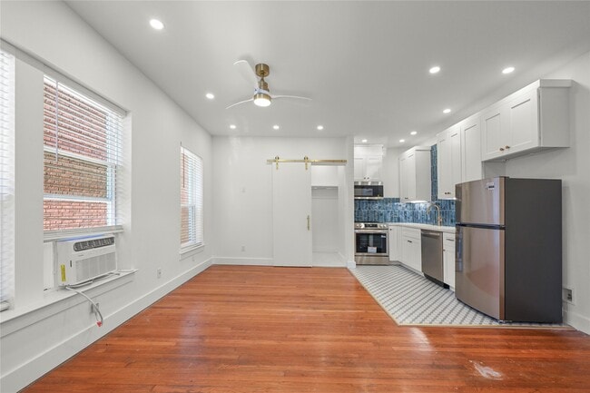 Building Photo - 808 Sul Ross St