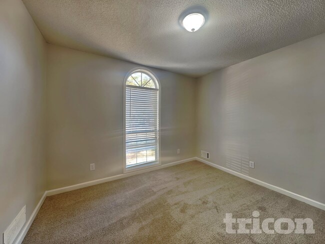 Building Photo - 118 Valleydale Dr