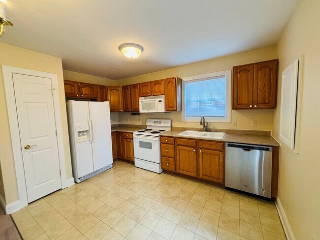 Building Photo - 230 Willow Oak Dr NW