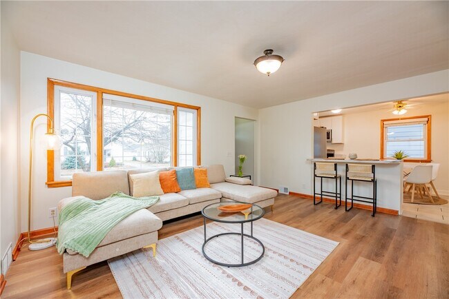 Building Photo - 416 W Spruce St